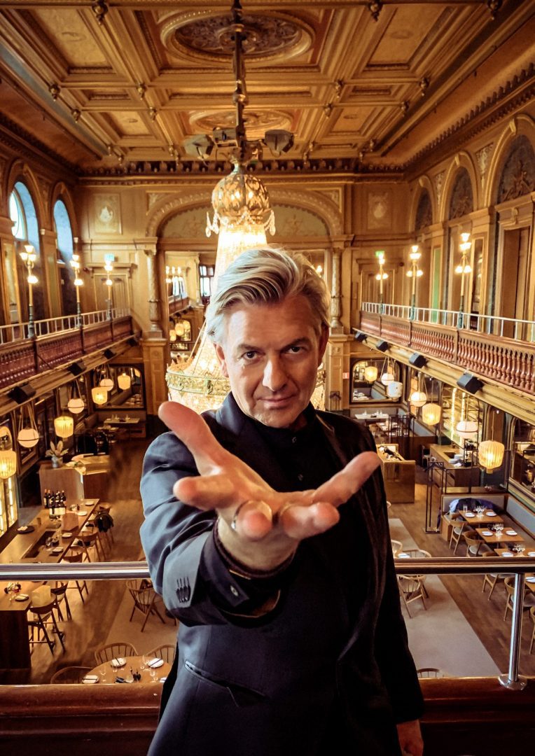 Joe Labero Magic Theatre på Berns | Xperhotelsandtable