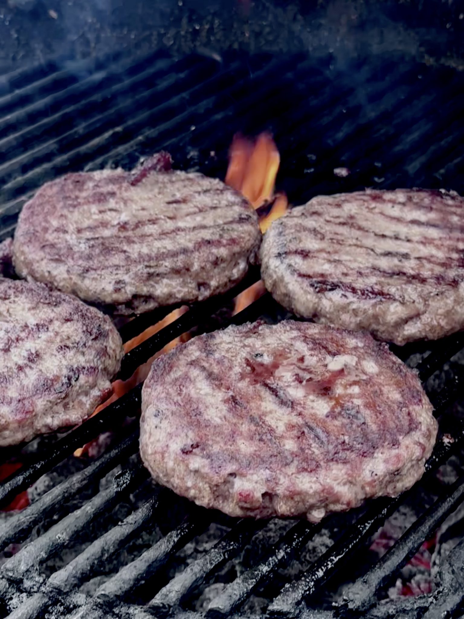 klassiska-entrecote-h-grev-angusburgare-samt-fina-k-ttdetaljer