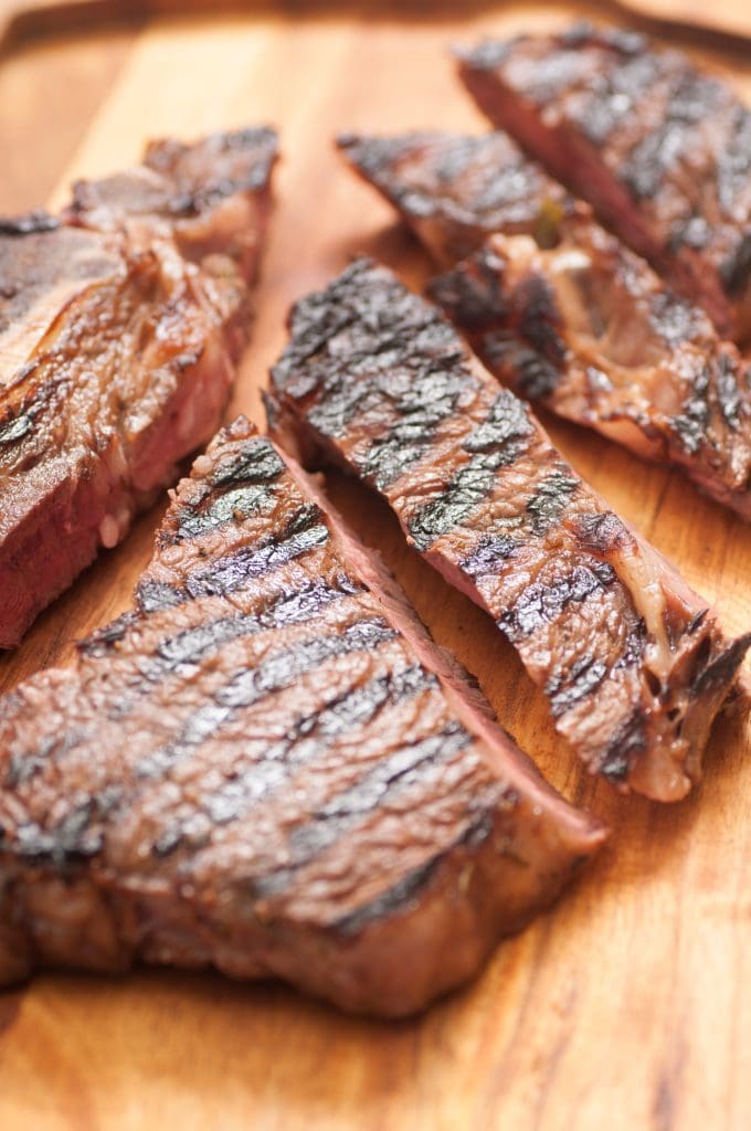 klassiska-entrecote-h-grev-angusburgare-samt-fina-k-ttdetaljer