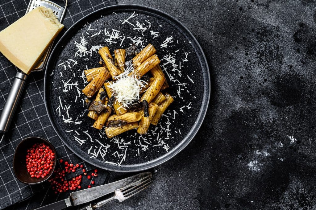 Pasta tortiglioni with black truffle and Boletus edulis, white mushroom