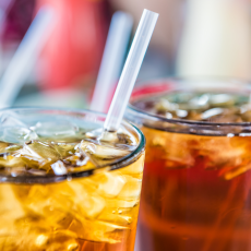 Dryckesbranschen har minskat det tillsatta sockret i läsksortimentet med 28 procent på fyra år