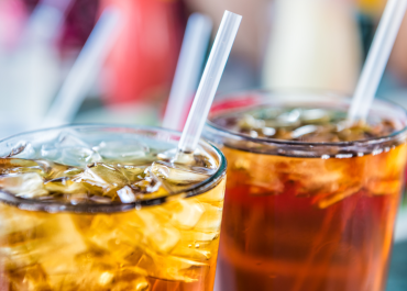 Dryckesbranschen har minskat det tillsatta sockret i läsksortimentet med 28 procent på fyra år