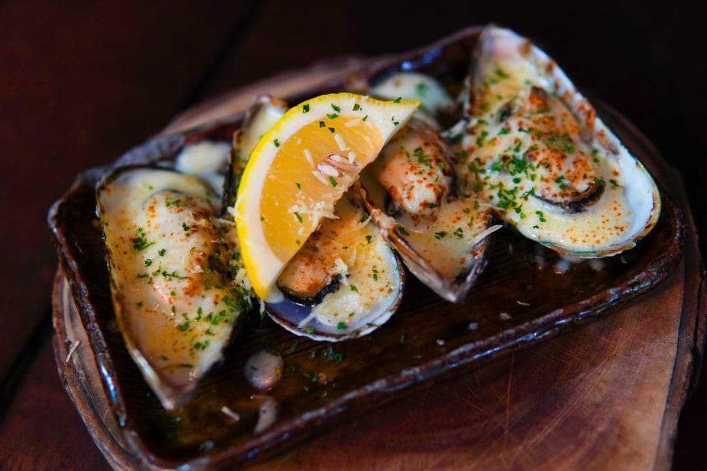 Baked Mussels with Cheese