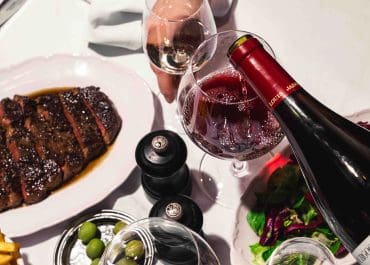 Här vill vi ta sommarens drinkar på en av Stockholms bästa uteserveringar