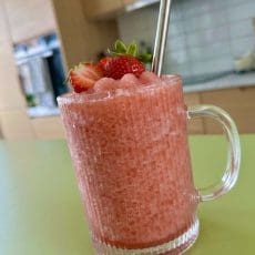RECEPT: Jordgubbs-Slushie med Sting