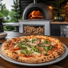 Pizza – från fattigmansmat till svensk favorit i uteköket sommaren 2026