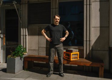 Flerfaldigt prisade bartendern Oscar Jonsson Buhre öppnar egen cocktailbar