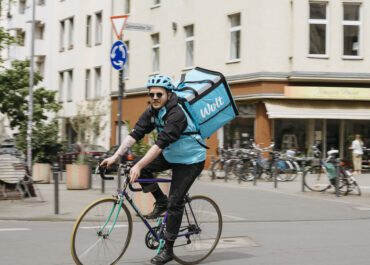 Wolt inleder samarbete med European Transport Safety Council för att göra stadsgator säkrare för bud, cyklister och fotgängare